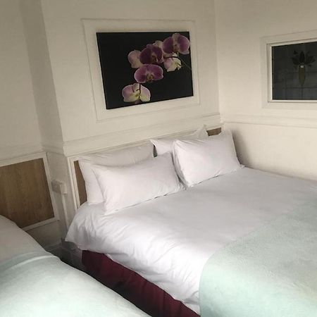 Oyo Maggie Jones Guest House Cardiff Zewnętrze zdjęcie