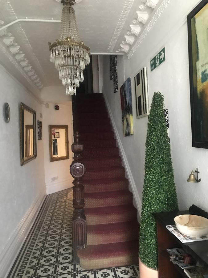 Oyo Maggie Jones Guest House Cardiff Zewnętrze zdjęcie